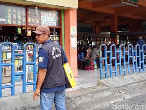 Cara Terminal Kampung Rambutan Atur Pedagang Asongan