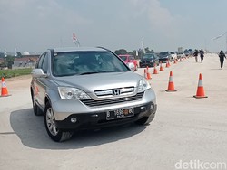 Ada U-Turn Tajam, Lalin di Exit Gringsing Macet