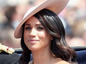 Meghan Markle Bergaun Floral Rp 77 Juta di Pernikahan Keponakan Putri Diana