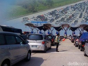 Rest Area Padat, Tol Cikampek Masih Macet