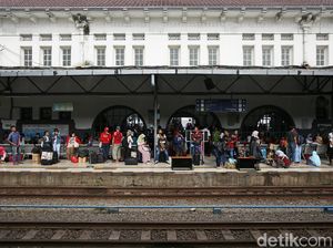 Stasiun Senen Masih Ramai, Menhub akan Tingkatkan Fasilitas