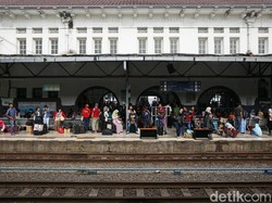 Stasiun Senen Masih Ramai, Menhub akan Tingkatkan Fasilitas