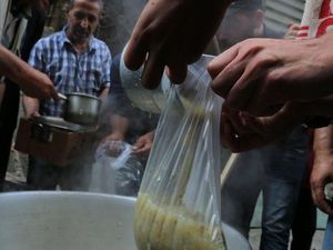 Krisis Makin Parah, Warga Gaza Berpuasa dalam Keprihatinan