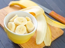 Cegah Kulit Kering dan Kusam dengan Racikan Masker Pisang Ini!