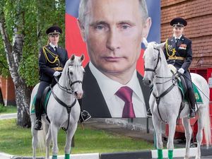 Foto: Polwan Rusia Berkuda yang Viral di Jepang