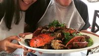 Anggunnya Pacar Baim Wong, Paula Verhoeven Saat Ngopi dan Makan Seafood