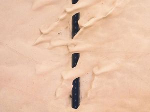 Apa Jadinya Kalau Jalan Tol Dibangun di Tengah Padang Pasir?