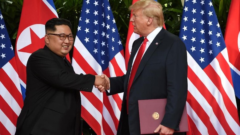 Trump Akui Nantikan Pertemuan Kembali dengan Kim Jong-Un Trump Akui Nantikan Pertemuan Kembali dengan Kim Jong-Un