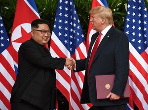 Hikmahanto: Indonesia Jangan Larut Euforia Pertemuan Trump-Kim Jong Un Hikmahanto: Indonesia Jangan Larut Euforia Pertemuan Trump-Kim Jong Un