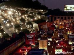 Jalur Non Tol Karawang-Cikampek Macet Imbas One Way di Tol Arah Jakarta