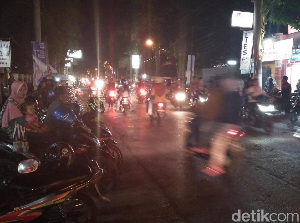 Waspada! Ada Festival Tong Tong Klek, Lalin di Rembang Padat Waspada! Ada Festival Tong Tong Klek, Lalin di Rembang Padat