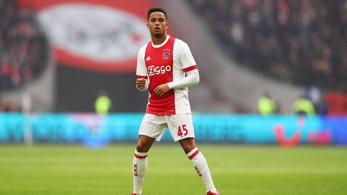 Justin Kluivert resmi jadi pemain AS Roma (Foto: Dean Mouhtaropoulos/Getty Images) Justin Kluivert resmi jadi pemain AS Roma (Foto: Dean Mouhtaropoulos/Getty Images)