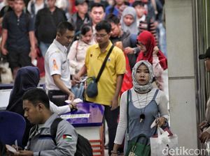 Ada Kereta Tambahan, Jumlah Pemudik di Stasiun Gambir Naik