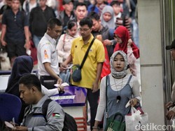 Ada Kereta Tambahan, Jumlah Pemudik di Stasiun Gambir Naik