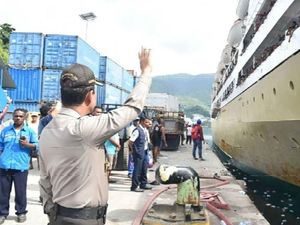 Kapolda Papua Lepas Ribuan Pemudik KM Ceremai