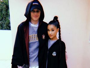 Ini Cincin Tunangan Ariana Grande dari Pete Davidson?