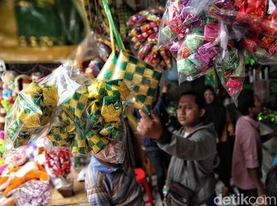 Berburu Pernak-pernik Lebaran