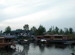Melihat Kehidupan Muslim Manusia Perahu di Srinagar