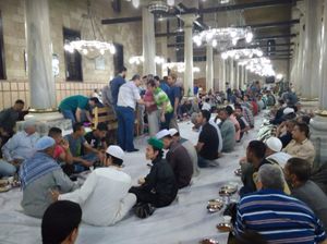 Tarawih Jadi Ajang Temu Kangen Mahasiswa Indonesia di Mesir