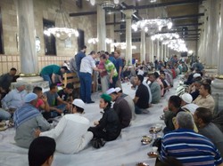 Tarawih Jadi Ajang Temu Kangen Mahasiswa Indonesia di Mesir