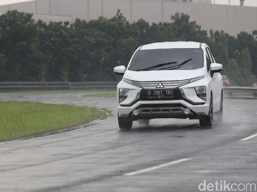 Mitsubishi Xpander Masih Perkasa, Avanza Tertinggal Lagi Mitsubishi Xpander Masih Perkasa, Avanza Tertinggal Lagi