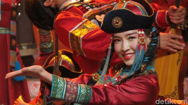 Foto Kecantikan Gadis Xinjiang, dari Uyghur Sampai Mongol