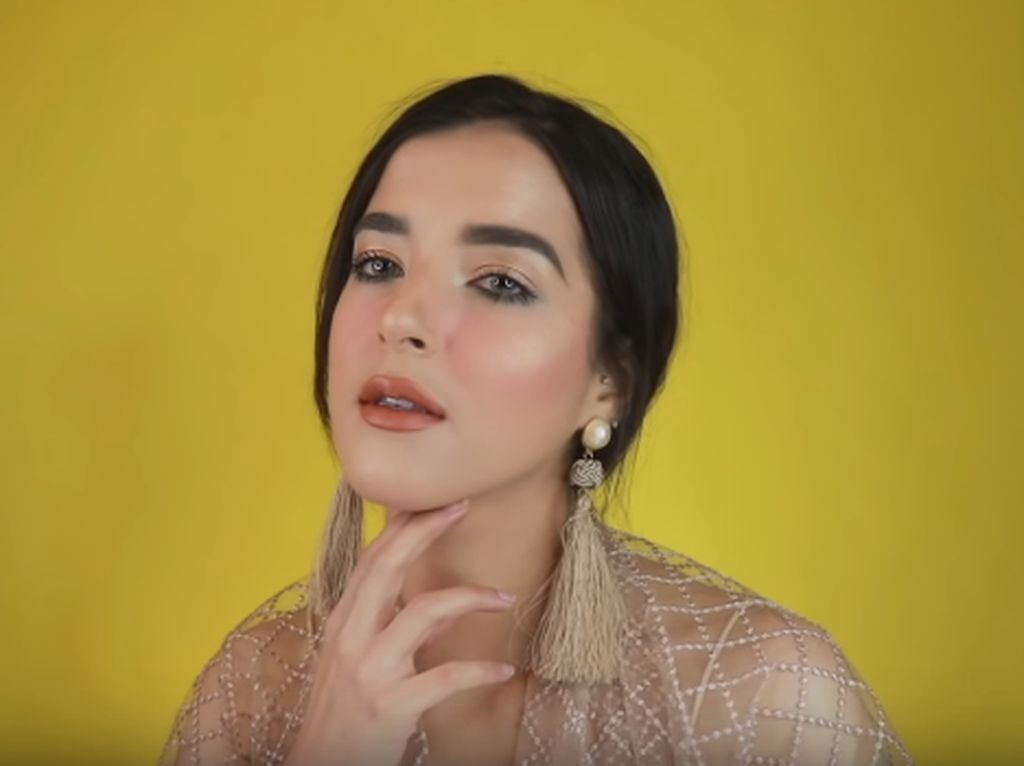 8 Tutorial Makeup dari Beauty Vlogger untuk Idul Fitri, Simpel Tapi Cetar 8 Tutorial Makeup dari Beauty Vlogger untuk Idul Fitri, Simpel Tapi Cetar
