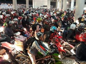Tepis Jalur Mudik Neraka, Pengelola Merak: H-2 Ramai Lancar Tepis Jalur Mudik Neraka, Pengelola Merak: H-2 Ramai Lancar