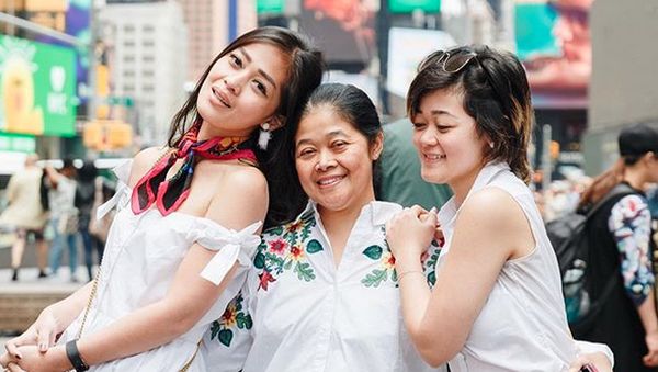 Gracia Indri Liburan di Amerika, Vanessa Angel Cantik Berkaftan