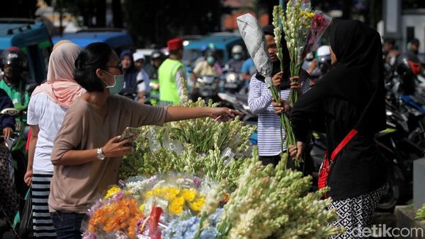 Jelang Lebaran Pedagang Bunga Kian Menjamur