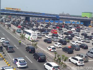 Tol Cikampek Macet 6 Km Jelang Rest Area Km 39