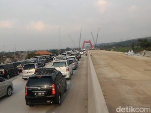 Jembatan Kalikuto Macet 1 Km, Exit Gringsing Tetap Dibuka