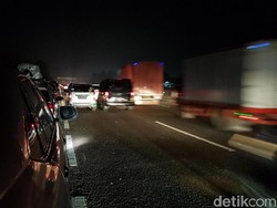 H-2 Lebaran, Tol Cikampek Macet Parah Dini Hari!