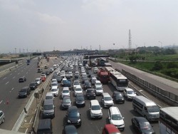 Puncak Arus Mudik, GT Cikarang Utama Macet 10 Km