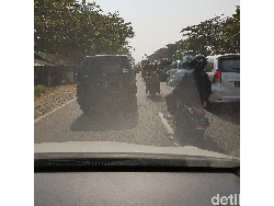 Keluar Tol, Pemudik Terjebak Macet di Simpang Jomin