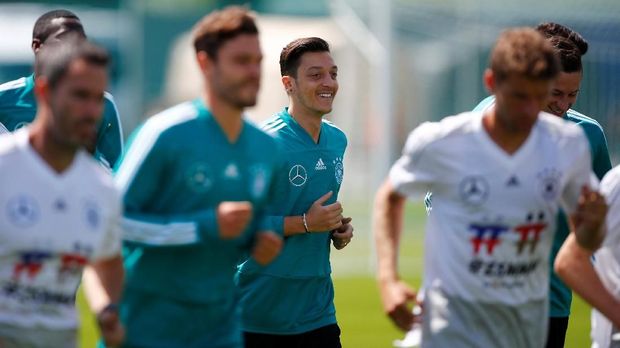 Mesut Oezil akan jadi pengatur serangan timnas Jerman.