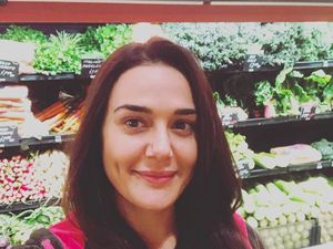 Si Cantik Preity Zinta Ternyata Selalu Menyantap Menu Sehat, Ini Buktinya!