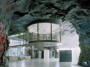 Nggak Nyangka, Kantor Ini Ternyata di Dalam Gua