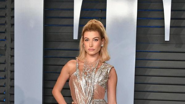 7 Gaya Hailey Baldwin, Model Seksi yang Digosipkan dengan Justin Bieber