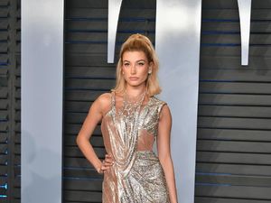 7 Gaya Hailey Baldwin, Model Seksi yang Digosipkan dengan Justin Bieber