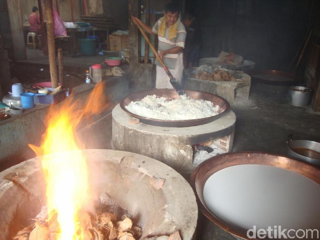 Jelang Lebaran, Jenang Lengket Purwokerto Banyak Dicari Orang Jelang Lebaran, Jenang Lengket Purwokerto Banyak Dicari Orang