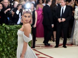 Mesra dengan Justin Bieber, Hailey Baldwin Hapus Foto Shawn Mendes Mesra dengan Justin Bieber, Hailey Baldwin Hapus Foto Shawn Mendes