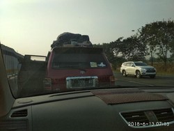 Pemudik Mengeluh Terjebak Macet di Contraflow Tol Cikampek