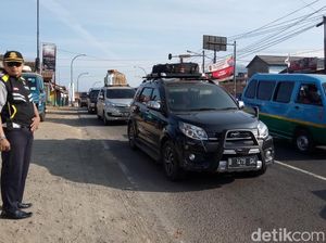 H-2 Lebaran, Jalur Nagreg Pagi Ini Padat Merayap H-2 Lebaran, Jalur Nagreg Pagi Ini Padat Merayap