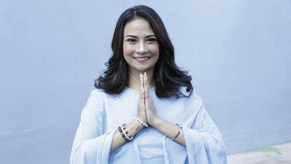 Potret Keluarga Selebriti saat Lebaran, Sophia Latjuba Berhijab