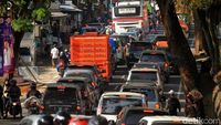 Jalur Nagreg Siang Ini Masih Padat Merayap