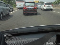 Cerita Didi yang Kena Macet 4 Jam di Tol Cikampek