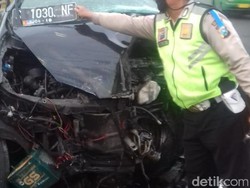 Mobil Tabrak Jembatan di Sidoarjo, 1 Orang Tewas