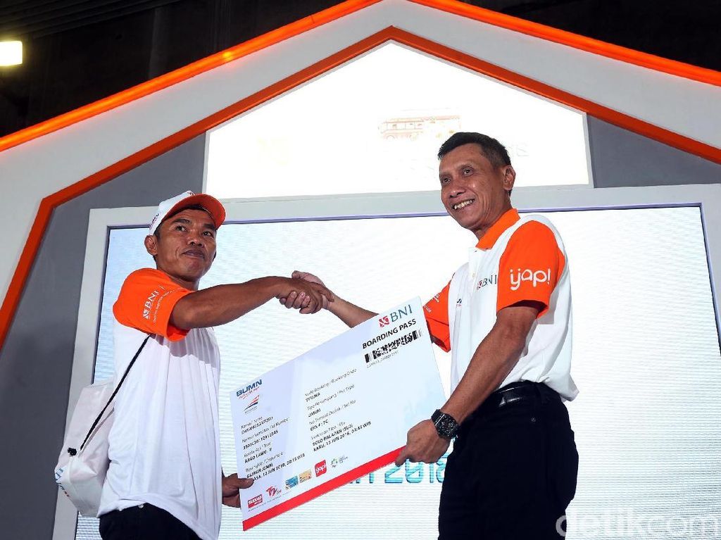 BNI Berangkatkan Ribuan Pemudik di Stasiun Gambir BNI Berangkatkan Ribuan Pemudik di Stasiun Gambir