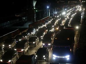 3 Penyebab Macet di Tol Cikampek Saat Puncak Mudik Versi Polisi